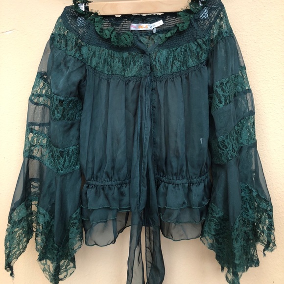 Never been worn lace & ruffle green Folwing shirt - Picture 2 of 6